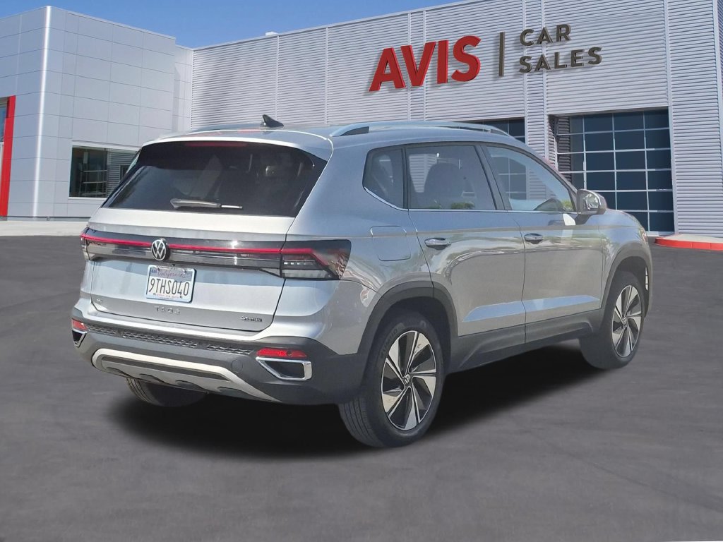 Used 2025 Volkswagen Taos SE AWD/4WD image 6