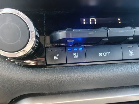 Used 2024 Toyota Tundra Limited image 17