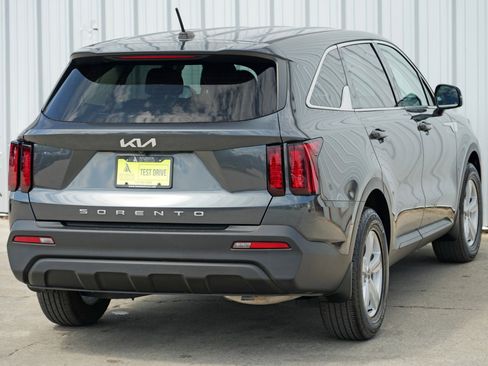 Used 2022 Kia Sorento LX image 47