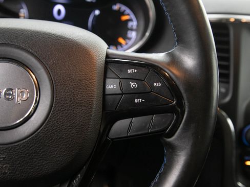 Used 2019 Jeep Grand Cherokee Laredo AWD/4WD image 27