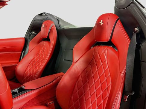 Used 2021 Ferrari 812 GTS RWD image 4