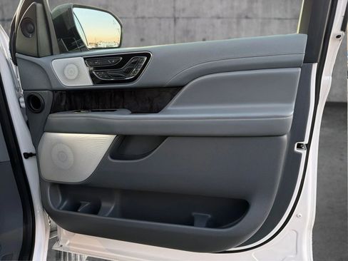 Used 2018 Lincoln Navigator Reserve w/ Technology Package image 21