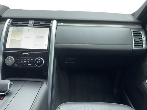 Used 2023 Land Rover Discovery Metropolitan Edition image 21