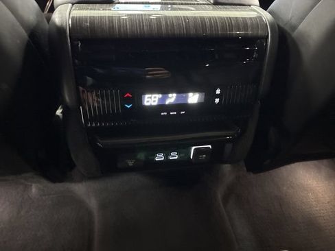 Used 2022 Jeep Wagoneer Series II AWD/4WD image 18