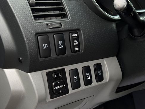Used 2015 Toyota Tacoma 4x4 Double Cab w/ TRD Off-Road Package image 11