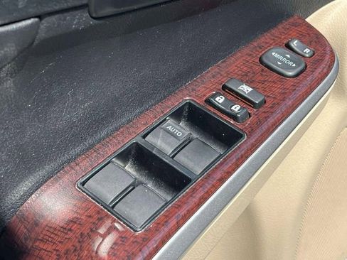 Used 2013 Toyota Camry XLE image 12