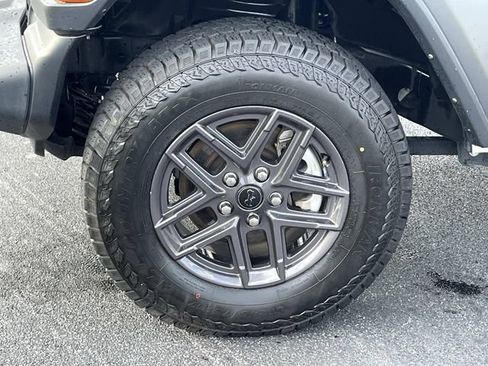 Used 2025 Jeep Wrangler Unlimited Sport AWD/4WD image 11