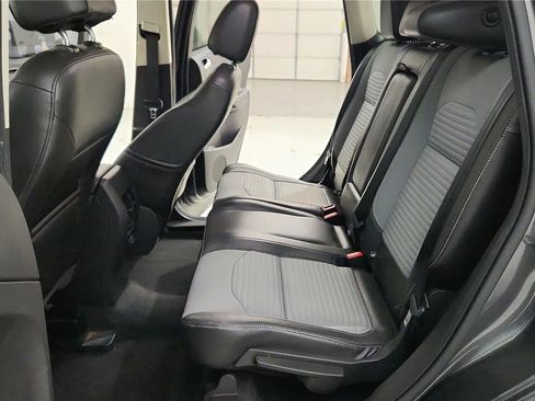 Used 2017 Ford Escape SE w/ SE Sport Appearance Package image 33