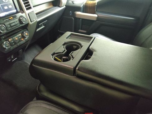 Used 2015 Ford F150 Lariat RWD image 26