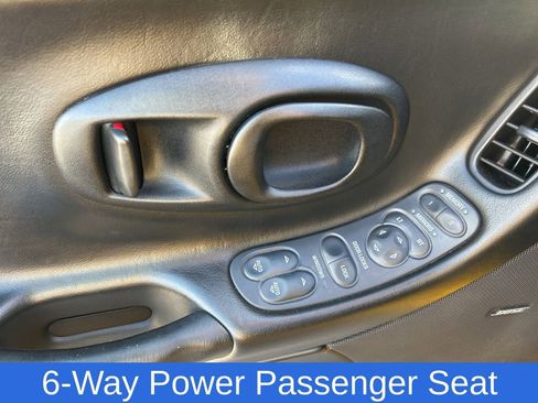 Used 2002 Chevrolet Corvette Convertible w/ Preferred Equipment Group2 image 12