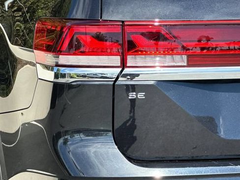 Used 2024 Volkswagen Atlas SE w/ Panoramic Sunroof Package FWD image 26