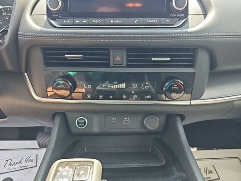 Used 2023 Nissan Rogue SV FWD image 23