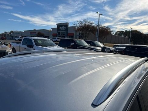 Certified 2024 Volkswagen Tiguan SE image 10