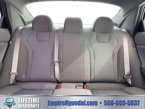 New 2026 Hyundai Elantra SE FWD image 16
