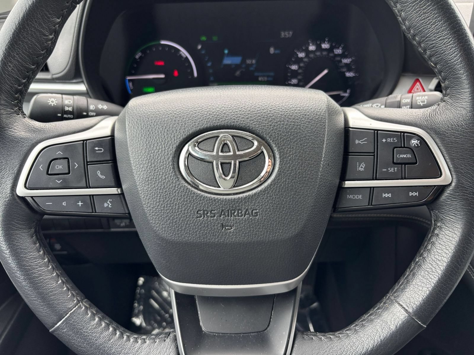 Used 2025 Toyota Sienna XLE FWD image 29