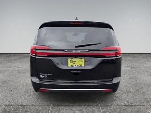 New 2027 Chrysler Pacifica Select FWD image 7