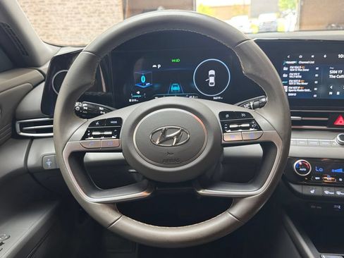 Certified 2023 Hyundai Elantra SEL w/ Convenience Package FWD image 17