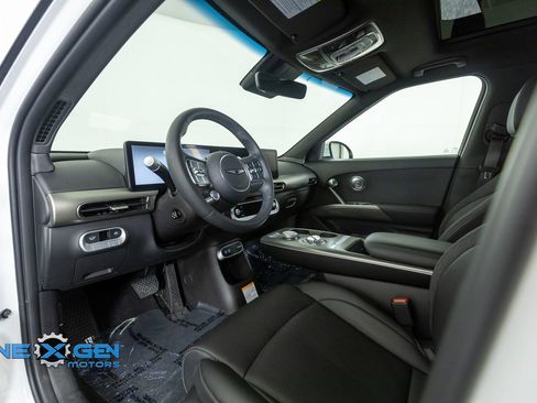 Used 2025 Genesis GV60 Advanced AWD/4WD image 10