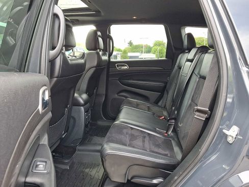 Used 2018 Jeep Grand Cherokee Altitude AWD/4WD image 10