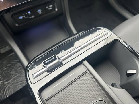 New 2025 Hyundai Tucson Limited image 30