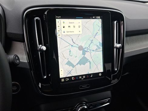 New 2025 Volvo XC40 B5 Core w/ Protection Package Premier image 12