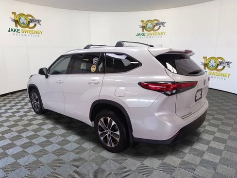 Used 2022 Toyota Highlander XLE image 7