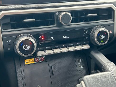 Certified 2025 Toyota 4Runner Limited AWD/4WD image 33