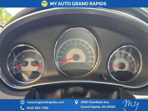 Used 2011 Chrysler 200 Touring FWD image 17