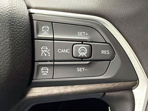 New 2026 Jeep Grand Cherokee L 4WD image 17