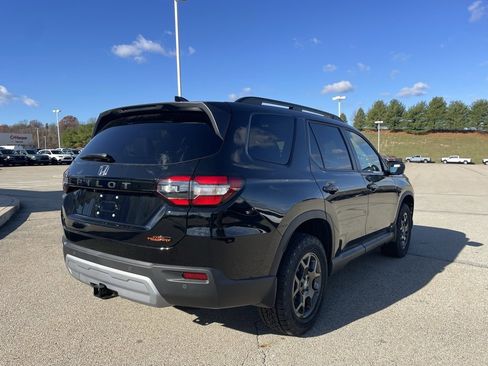 New 2025 Honda Pilot TrailSport image 3