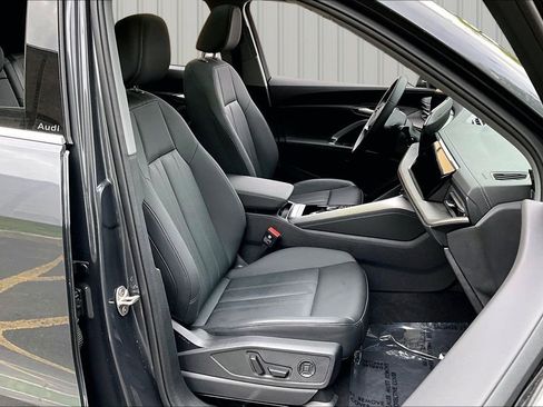 Used 2025 Audi Q5 Premium w/ Convenience Package image 29