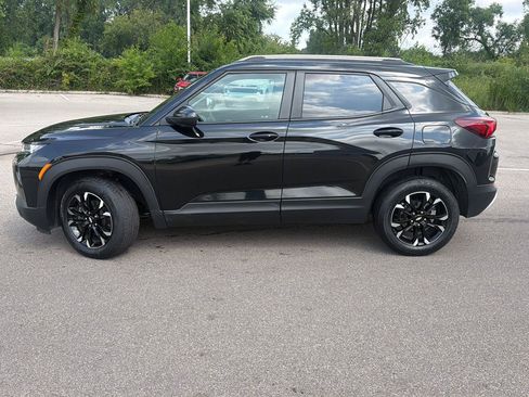Used 2023 Chevrolet TrailBlazer LT w/ Convenience Package AWD/4WD image 2