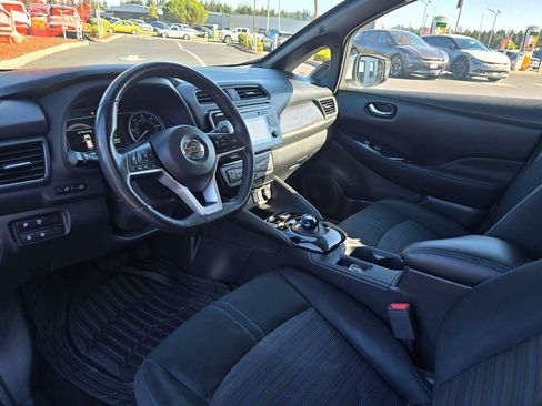 Used 2019 Nissan Leaf SV w/ SV Technology Package FWD image 11