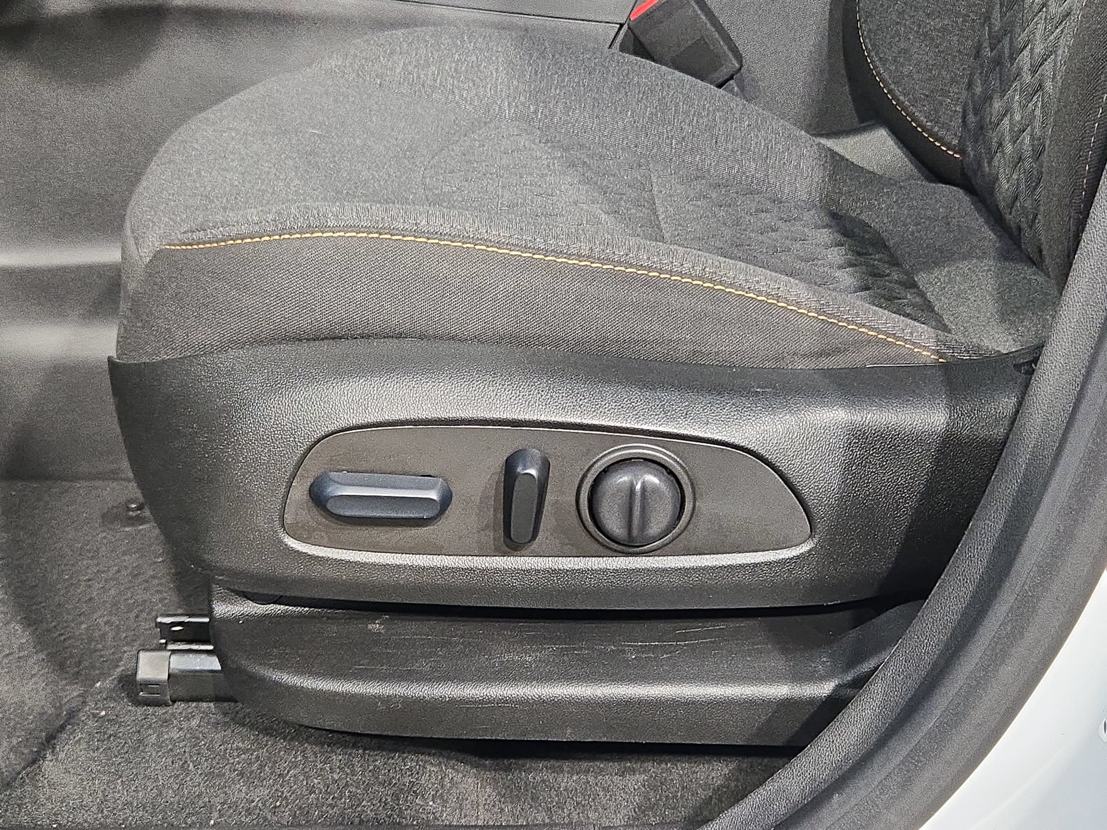 Used 2024 Chevrolet Equinox LT AWD/4WD image 23