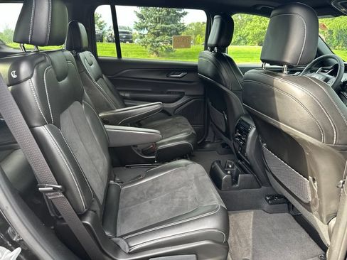 Used 2024 Jeep Grand Cherokee L Altitude AWD/4WD image 18