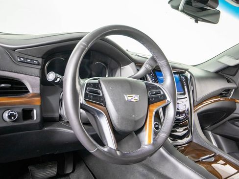 Used 2019 Cadillac Escalade ESV Luxury image 19