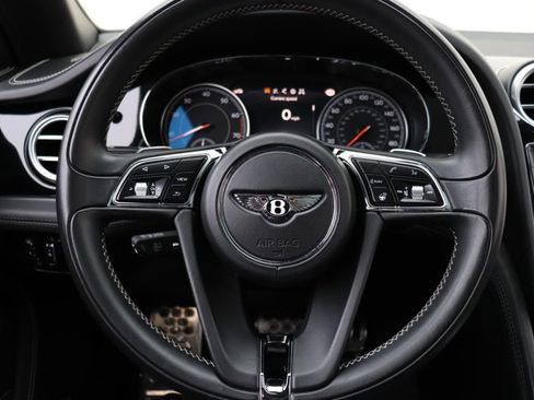 Used 2017 Bentley Bentayga image 46