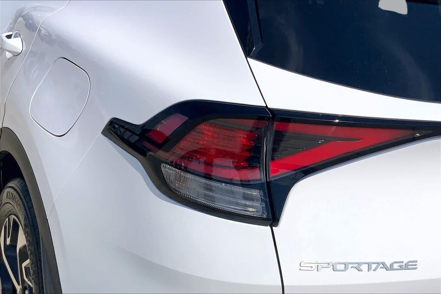 Used 2025 Kia Sportage EX FWD image 28