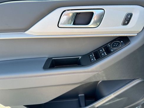 New 2026 Ford Explorer Active AWD/4WD image 21