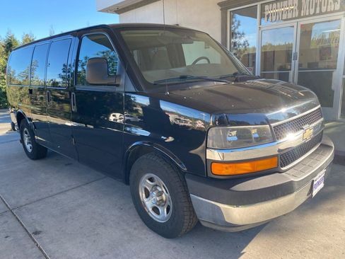Used 2008 Chevrolet Express 1500 AWD Passenger w/ LT Preferred Equipment Group image 4