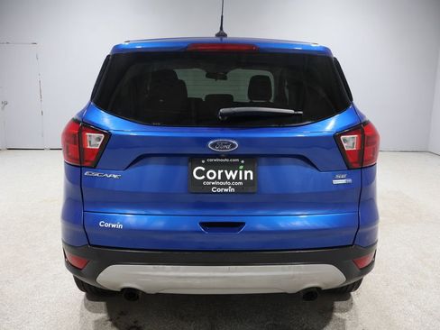 Used 2019 Ford Escape SE image 3
