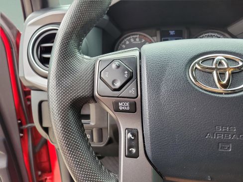 Used 2018 Toyota Tacoma TRD Sport AWD/4WD image 23