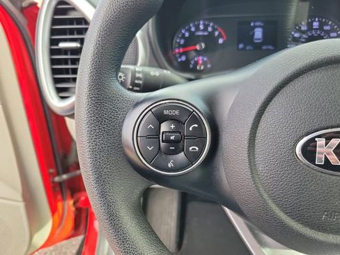 Used 2020 Kia Soul LX FWD image 16