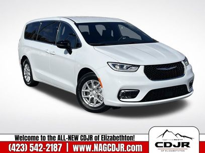 New 2026 Chrysler Pacifica Select