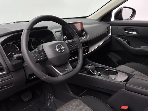 Used 2026 Nissan Rogue SV image 8