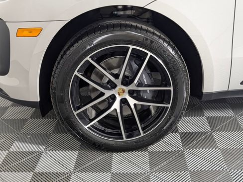 New 2026 Porsche Macan AWD/4WD image 11