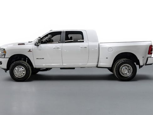 Used 2024 RAM 3500 Laramie w/ Towing Technology Group AWD/4WD image 9