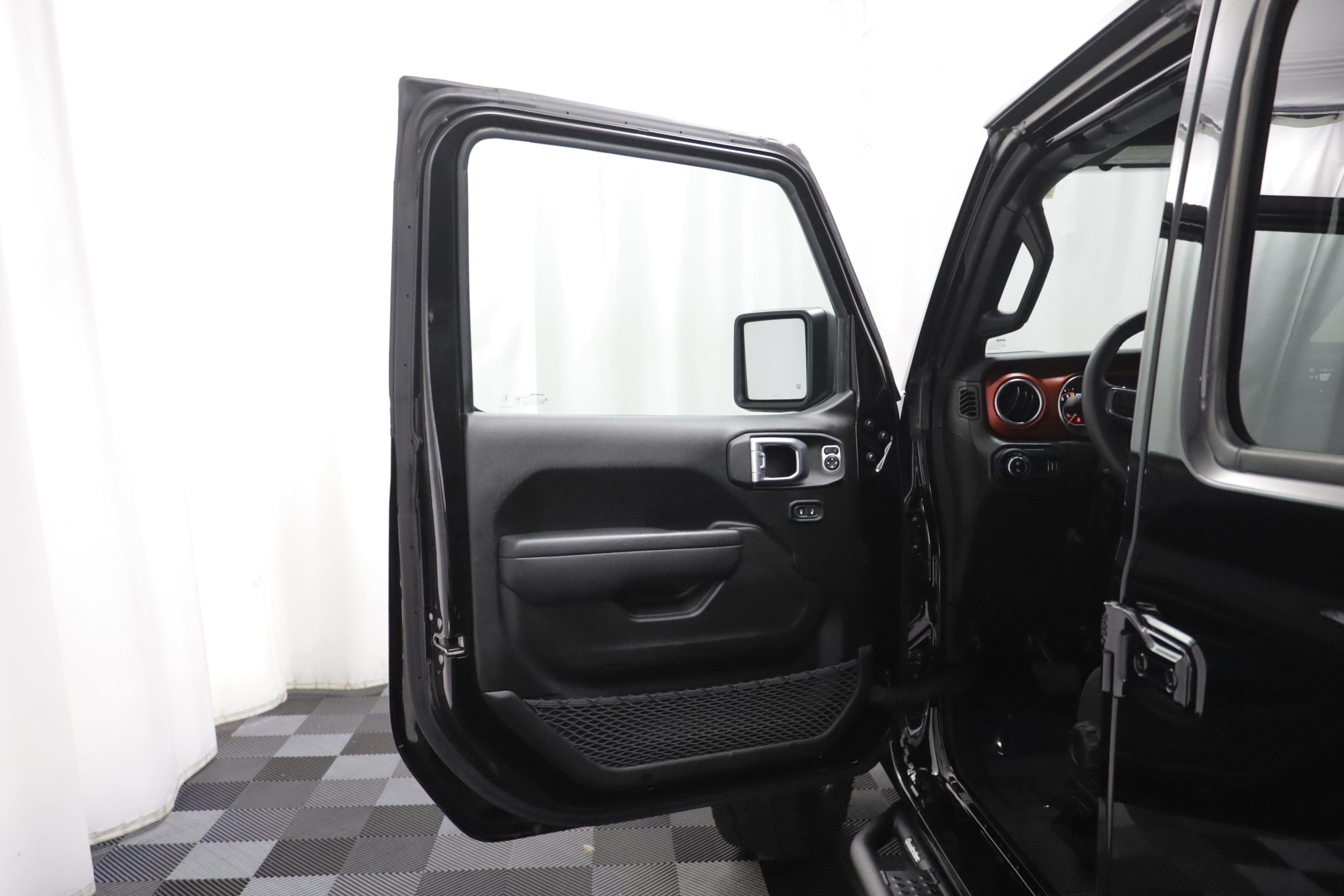 Used 2023 Jeep Gladiator Rubicon w/ Cold Weather Group AWD/4WD image 4