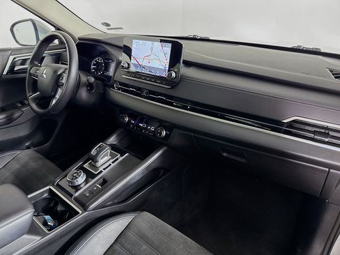 Used 2024 Mitsubishi Outlander SE Black Edition FWD image 36