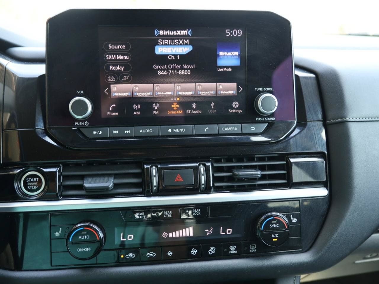 Used 2024 Nissan Pathfinder SV FWD image 14